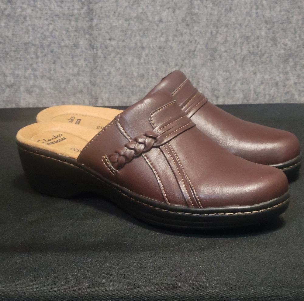 Clarks Collection Soft Cushion Mules Clogs Size 7.5 Wide Brown Slip On - Picture 2 of 12
